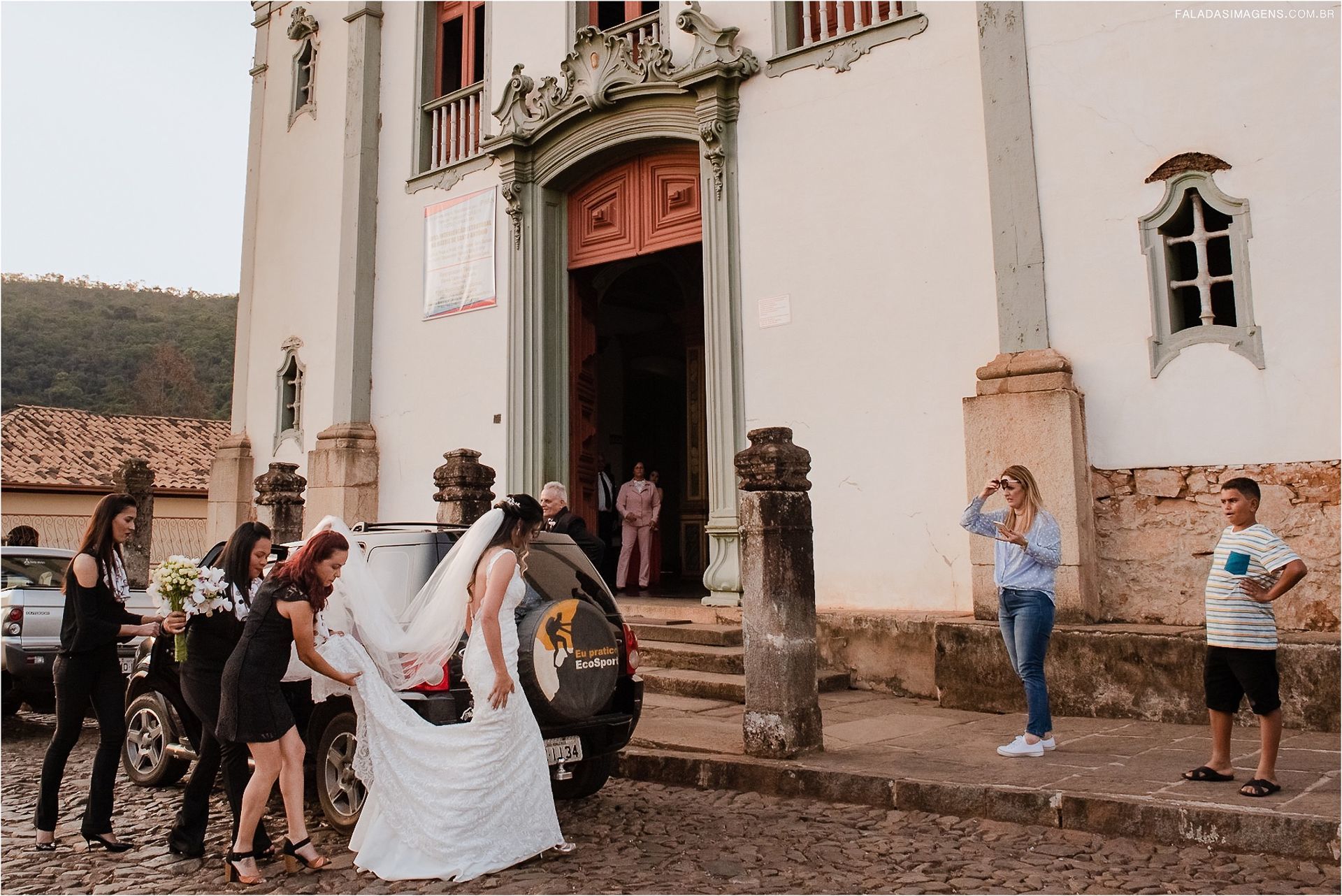 Foto Somos os seus olhos durante o casamento Foto Somos os seus olhos durante o casamento - Imagem 1