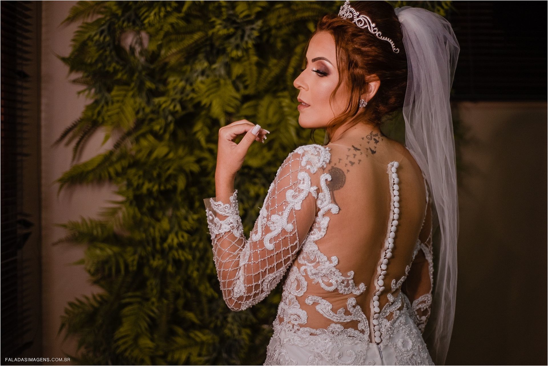 Foto Escolhendo o vestido ideal para o casamento Foto Escolhendo o vestido ideal para o casamento - Imagem 0
